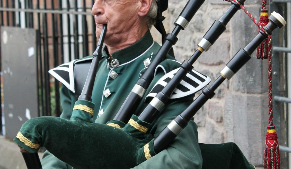 bagpipes-215549_1920
