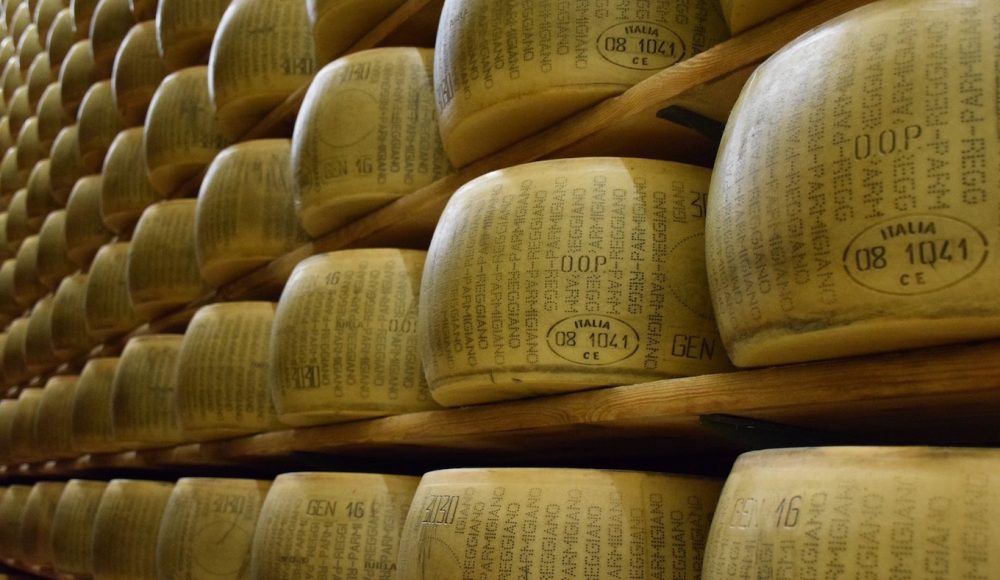 parmigiano-reggiano-1574185_1920